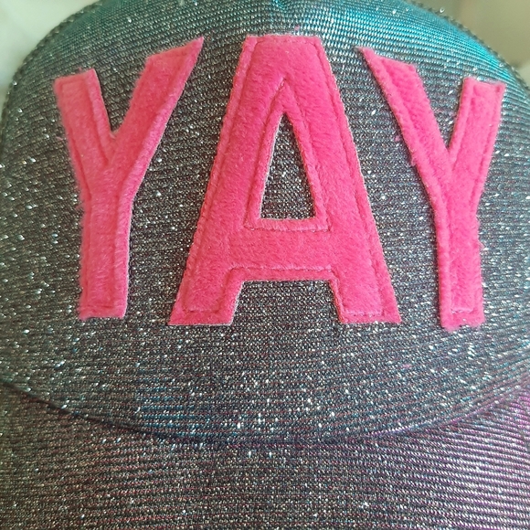 GLITTER SNAPBACK CAP - Picture 9 of 9